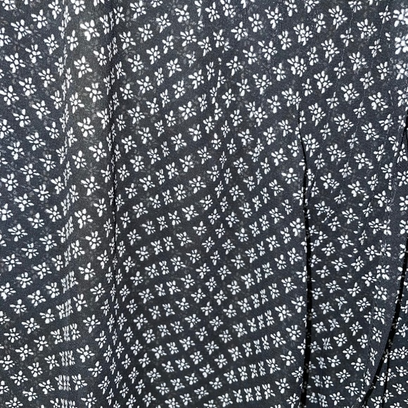 American Eagle Black and White Blouse Small NWOT - Picture 3 of 6